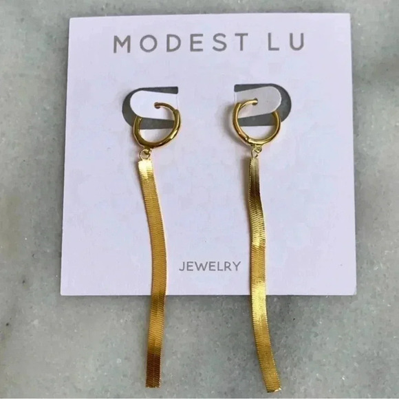 18k Gold Long Tassel Huggie Hoop Earrings NWT - Picture 1 of 5